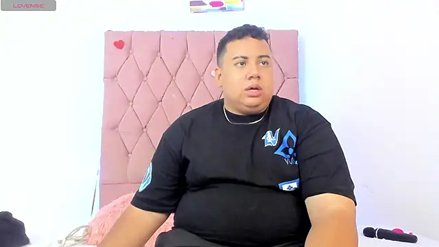 Snapshot of MICHAEL_AND_SHARON chatting on 10/22/25, 04:13 MICHAEL AND SHARON online show from 10/22/25, 04:13