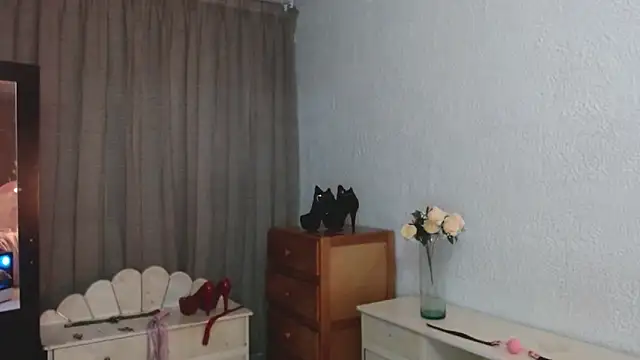 Snapshot of EngelCristaly chatting on 02/13/26, 05:47 EngelCristaly online show from 02/13/26, 05:47