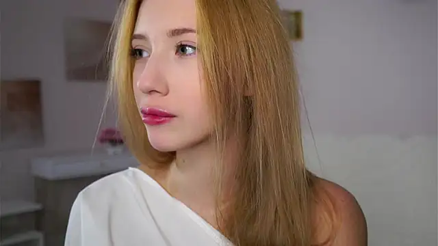 SunnivaCovil online show from 12/03/25, 02:48