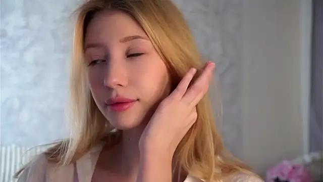 SunnivaCovil online show from 04/19/26, 03:11