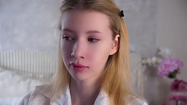 SunnivaCovil online show from 04/23/26, 03:14