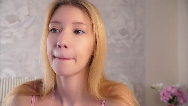 SunnivaCovil online show from 04/25/26, 02:36