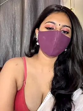 Snapshot of Dishasarmaa05 chatting on 10/18/25, 10:32 Dishasarmaa05 online show from 10/18/25, 10:32