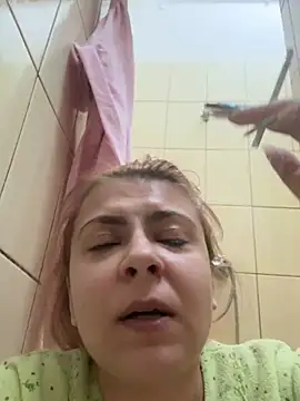 Snapshot of KittieHallo chatting on 02/24/25, 08:14 KittieHallo online show from 02/24/25, 08:14