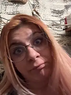 Snapshot of KittieHallo chatting on 02/28/25, 11:58 KittieHallo online show from 02/28/25, 11:58