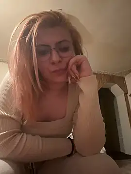 Snapshot of KittieHallo chatting on 02/28/25, 04:53 KittieHallo online show from 02/28/25, 04:53