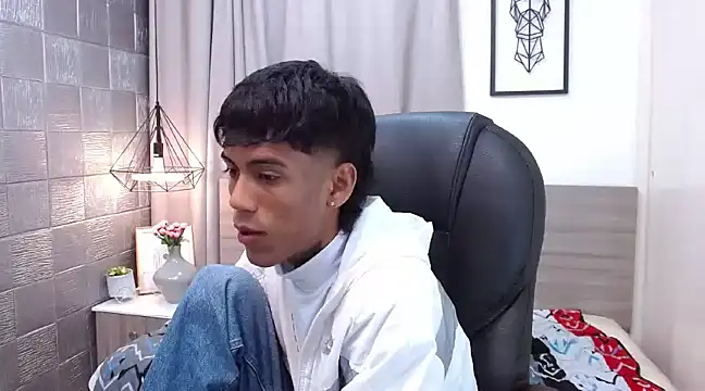 Snapshot of RyanKing19 chatting on 03/06/25, 01:57 RyanKing19 online show from 03/06/25, 01:57