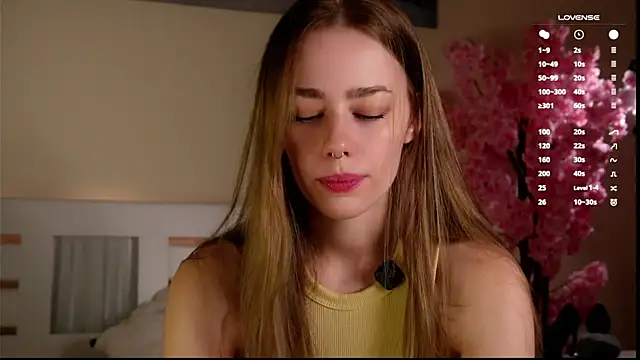 Snapshot of EmilaMills chatting on 05/17/26, 01:51 EmilaMills online show from 05/17/26, 01:51