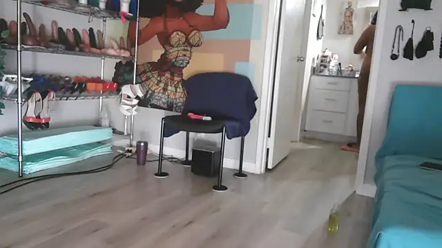 Queenanitadix online show from 10/15/25, 06:19