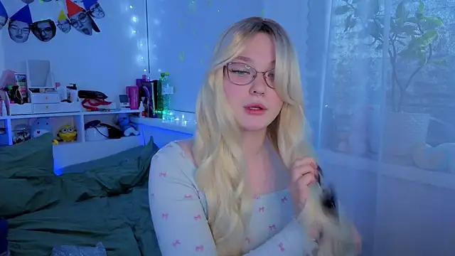 milliedoll online show from 10/13/25, 09:42