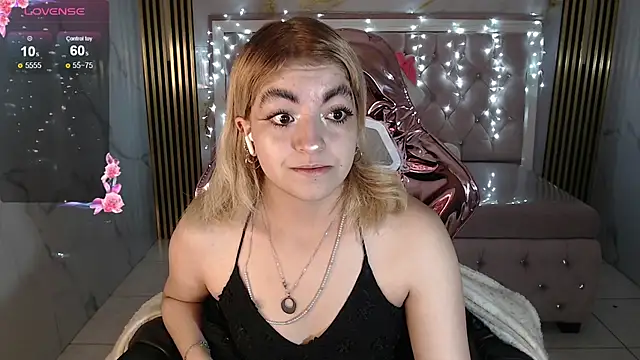 Snapshot of lili_conor_s chatting on 10/01/25, 03:45 lili conor s online show from 10/01/25, 03:45