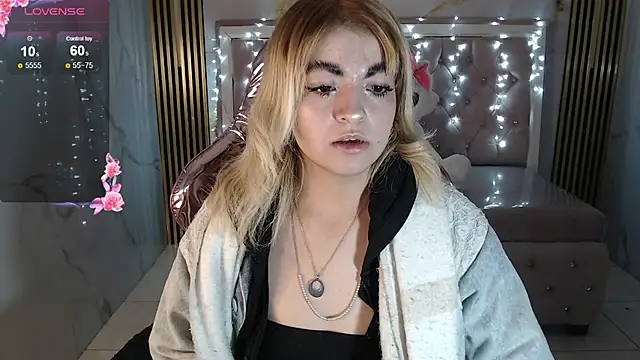 Snapshot of lili_conor_s chatting on 10/02/25, 03:57 lili conor s online show from 10/02/25, 03:57