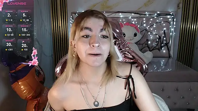 Snapshot of lili_conor_s chatting on 10/16/25, 03:51 lili conor s online show from 10/16/25, 03:51