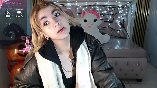 Snapshot of lili_conor_s chatting on 10/21/25, 04:02 lili conor s online show from 10/21/25, 04:02