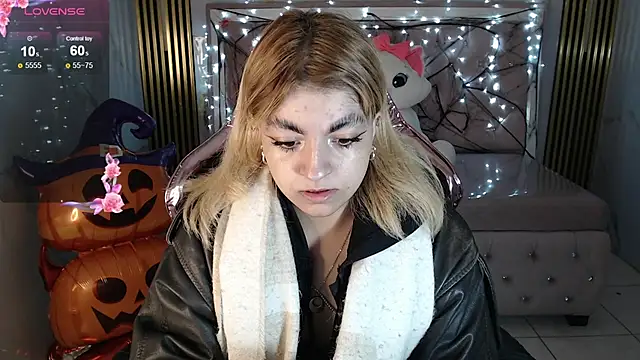Snapshot of lili_conor_s chatting on 10/23/25, 03:17 lili conor s online show from 10/23/25, 03:17