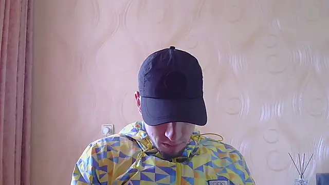 Snapshot of frama666 chatting on 04/30/26, 12:33 frama666 online show from 04/30/26, 12:33