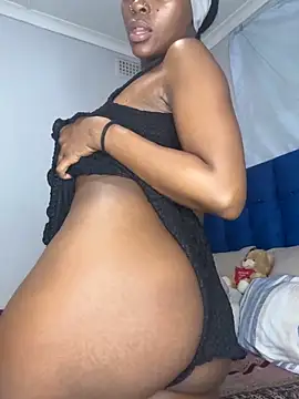 Snapshot of xxTatiannaxx chatting on 06/19/26, 12:48 xxTatiannaxx online show from 06/19/26, 12:48