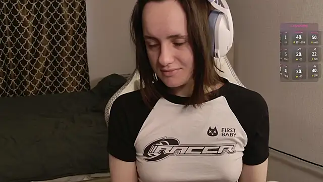 Luna Loveee online show from 11/25/25, 05:18