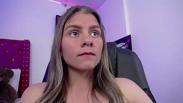 Snapshot of ValeAmayaa chatting on 03/21/25, 10:17 ValeAmayaa online show from 03/21/25, 10:17