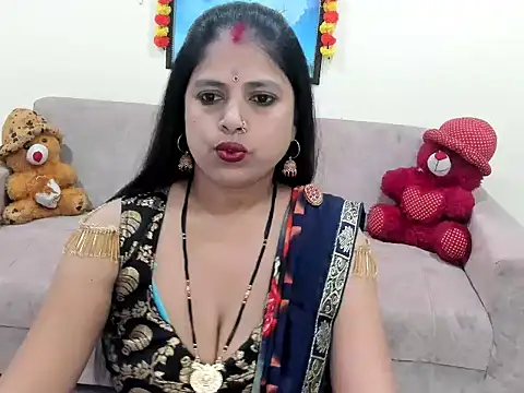 Snapshot of leahgotiii chatting on 10/23/25, 03:17 leahgotiii online show from 10/23/25, 03:17