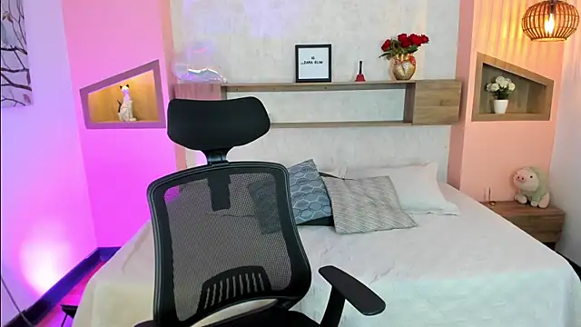 Lucia Brown  online show from 03/06/25, 11:47