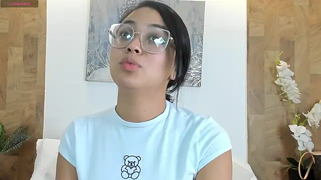 Lucia Brown  online show from 06/03/26, 10:48