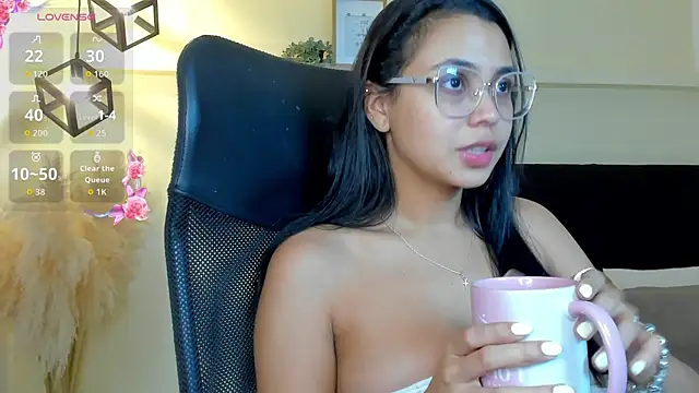Snapshot of Lucia_Brown_ chatting on 06/13/26, 12:52 Lucia Brown online show from 06/13/26, 12:52