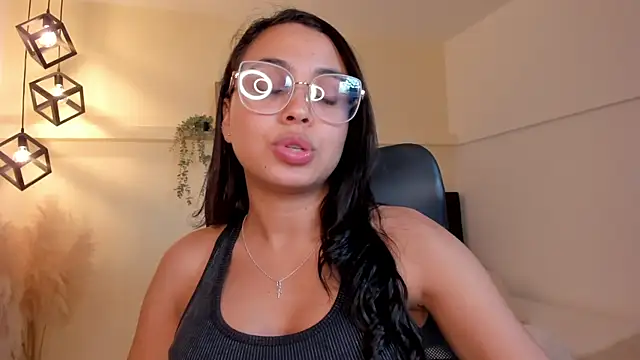 Snapshot of Lucia_Brown_ chatting on 06/25/26, 07:51 Lucia Brown online show from 06/25/26, 07:51