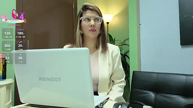 Cassie bloom online show from 03/19/26, 04:11