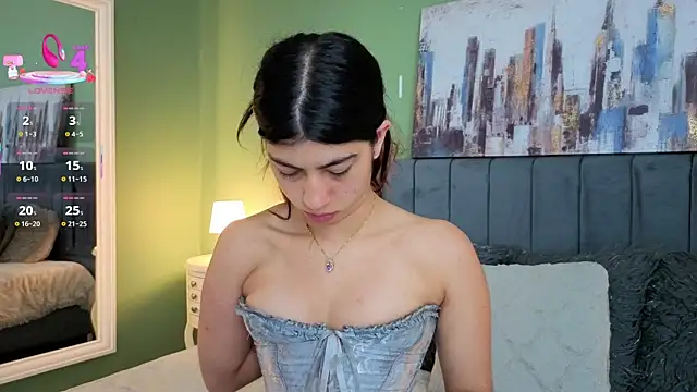Snapshot of Cassie_bloom chatting on 05/29/26, 03:26 Cassie bloom online show from 05/29/26, 03:26