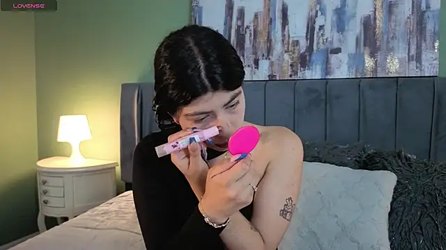 Snapshot of Cassie_bloom chatting on 06/05/26, 03:24 Cassie bloom online show from 06/05/26, 03:24
