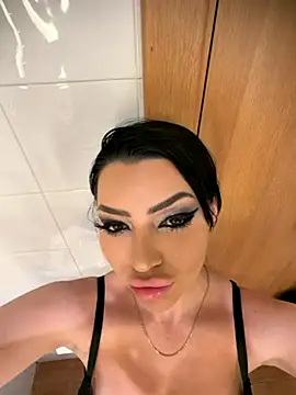 Mia Splash online show from 11/28/25, 08:33