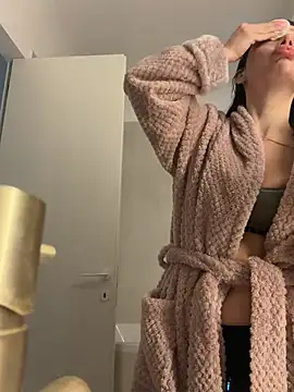 Mia Splash online show from 02/10/26, 07:45