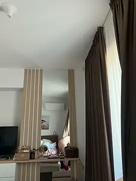 Mia Splash online show from 04/08/26, 05:40