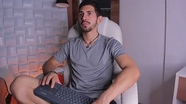 AlejandroStormm online show from 11/19/25, 08:20