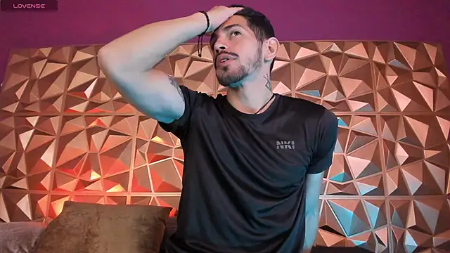 AlejandroStormm online show from 12/19/25, 06:04