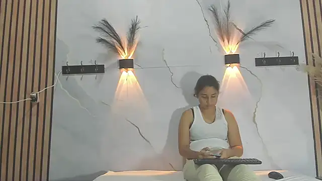 ElizaAndQuisha online show from 09/18/25, 01:02