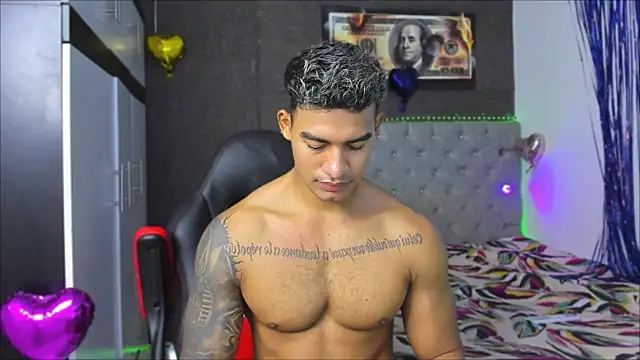 Snapshot of luigi_hot_ chatting on 06/19/26, 04:11 luigi hot online show from 06/19/26, 04:11