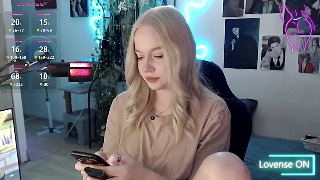 lissallor  online show from 03/14/25, 07:15