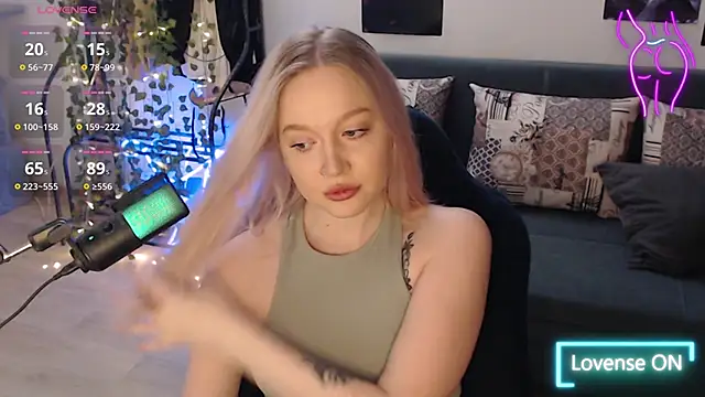 lissallor  online show from 10/18/25, 08:20