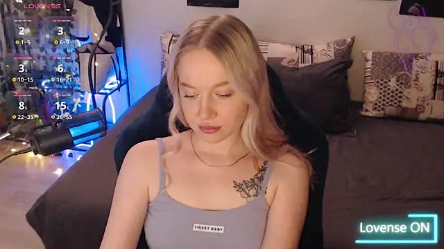 lissallor  online show from 10/23/25, 12:21