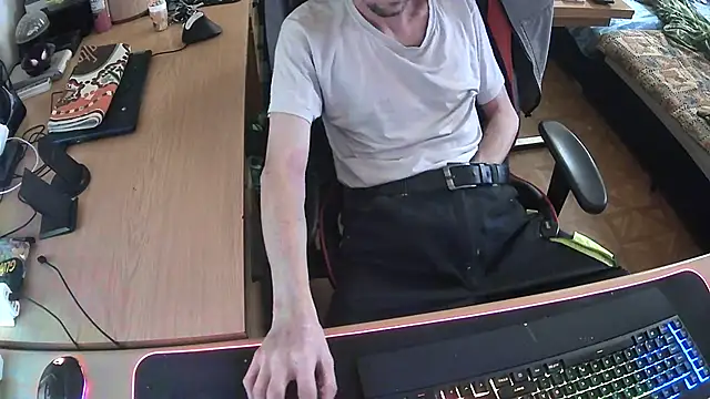 Snapshot of DerGeileLoveboy chatting on 09/23/25, 01:58 DerGeileLoveboy online show from 09/23/25, 01:58