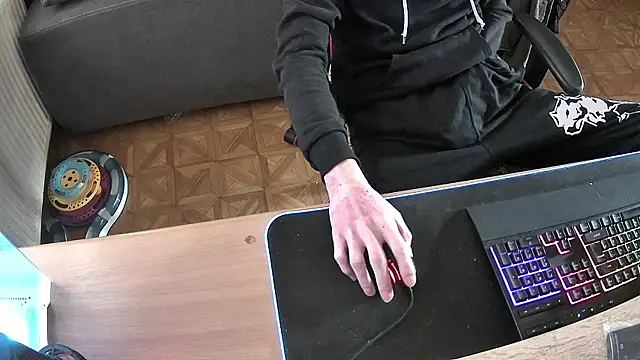 Snapshot of DerGeileLoveboy chatting on 10/21/25, 10:38 DerGeileLoveboy online show from 10/21/25, 10:38