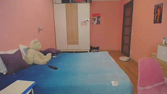 Snapshot of AnnsLove_is chatting on 03/13/25, 04:45 AnnsLove is online show from 03/13/25, 04:45