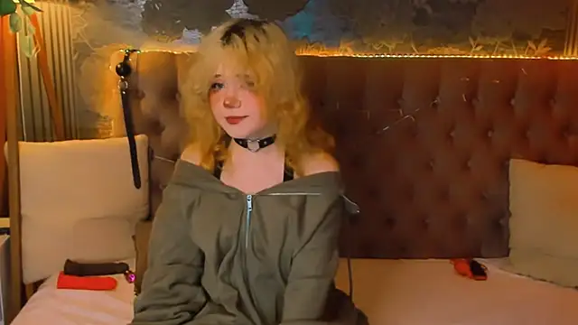 Snapshot of EmilyAngells chatting on 05/12/26, 05:59 EmilyAngells online show from 05/12/26, 05:59