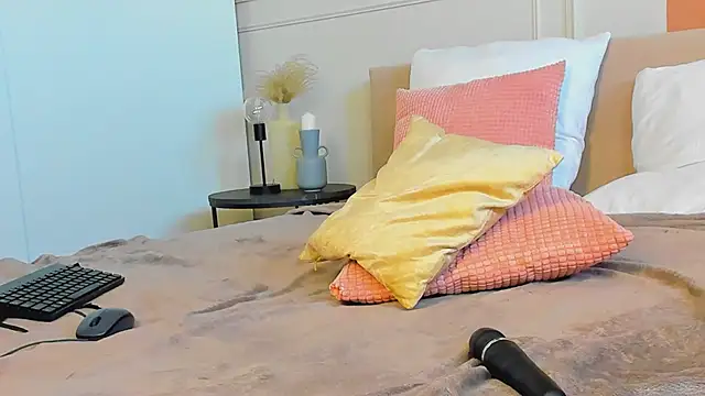 Snapshot of _BunnyDollStella_ chatting on 03/16/25, 07:15  BunnyDollStella  online show from 03/16/25, 07:15