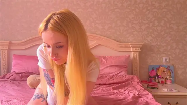 Snapshot of _BunnyDollStella_ chatting on 09/24/25, 05:33  BunnyDollStella  online show from 09/24/25, 05:33