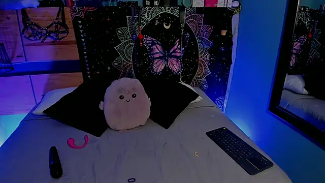 Snapshot of ChloeAllennn chatting on 06/19/26, 11:30 ChloeAllennn online show from 06/19/26, 11:30