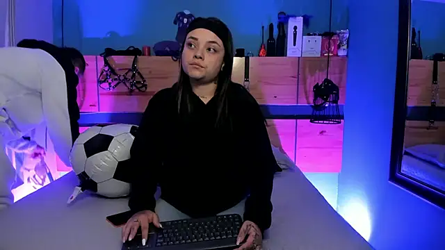 Snapshot of ChloeAllennn chatting on 07/20/26, 11:23 ChloeAllennn online show from 07/20/26, 11:23