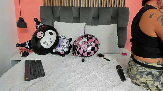 Snapshot of Georgina_Vega chatting on 10/28/25, 04:16 Georgina Vega online show from 10/28/25, 04:16